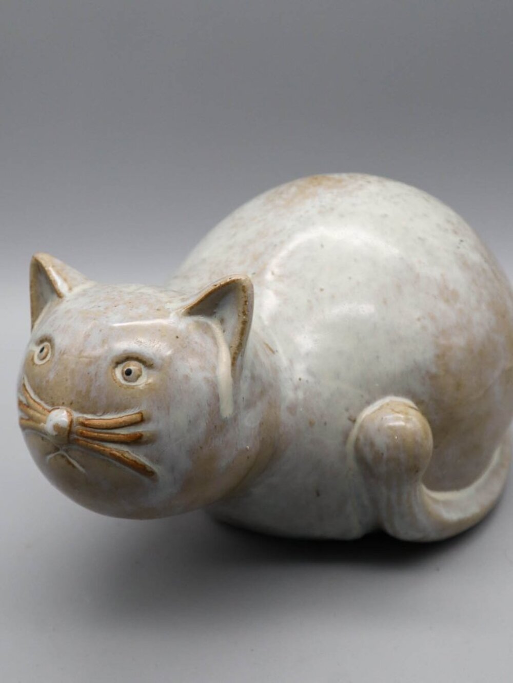 Handmade Fat Cat Art Pottery Sculpture Statue Blue Taupe Glaze 10"L Folk Art - Picture 1 of 6